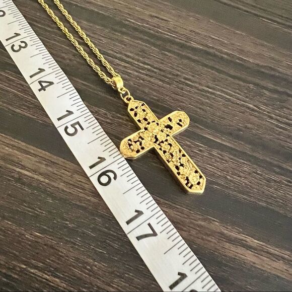 1928 Jewelry Company Cross Pendant Necklace Openwork Rose Pattern 30 In - Picture 7 of 9